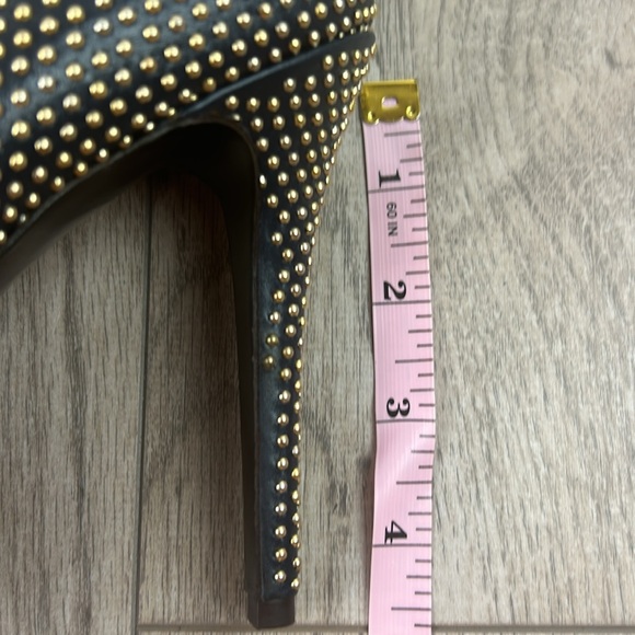 Perfect Alexander McQueen Gold Studded Lace Up Peep Toe Bootie 39 8.5 - Picture 7 of 10